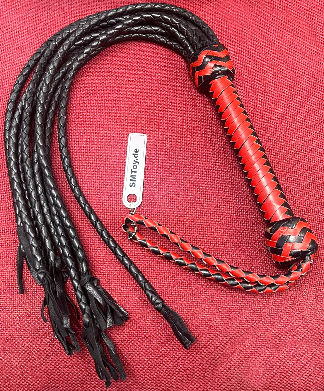 Cat o 9tails cowhide - Katze Rindsleder 9-fach - rot-schwarz